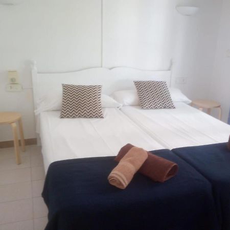 Apartamentos Playa Park Brisas Son Xoriguer Кала-ен-Бош Екстер'єр фото