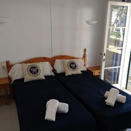 Apartamentos Playa Park Brisas Son Xoriguer Кала-ен-Бош Екстер'єр фото