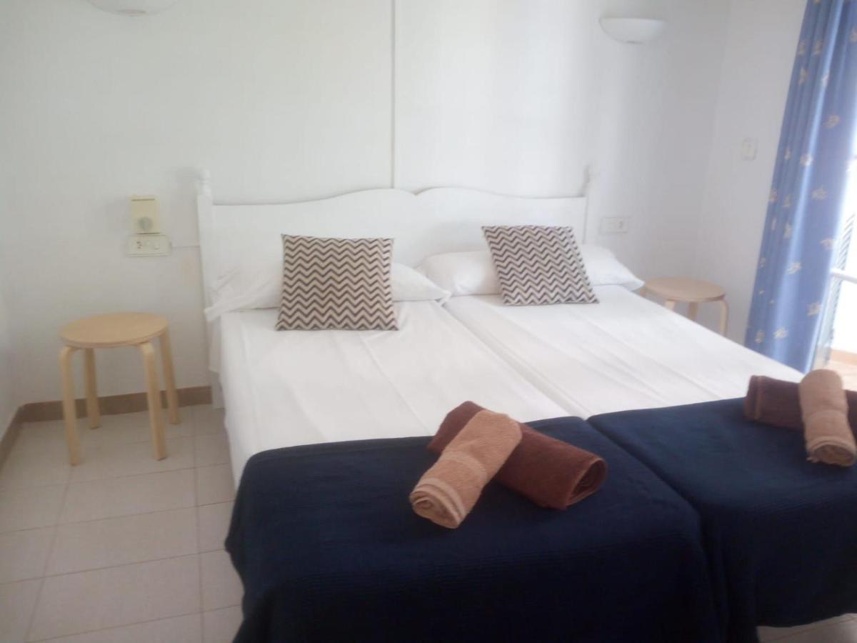 Apartamentos Playa Park Brisas Son Xoriguer Кала-ен-Бош Екстер'єр фото